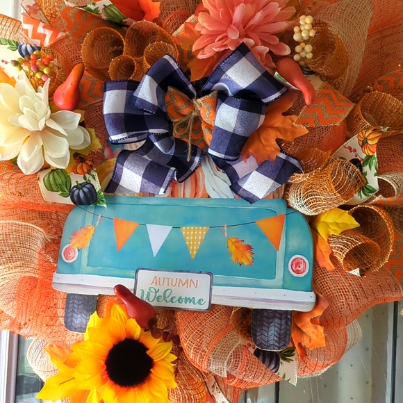 A Cute Autumn Welcome Wreath - Picture 4 of 12